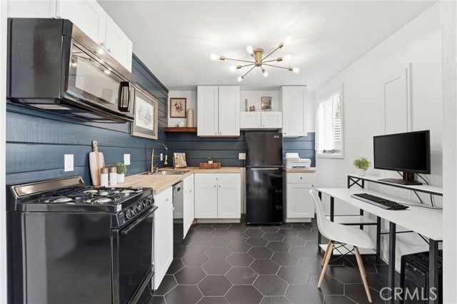 2157 Gale Avenue, Long Beach, CA 90810