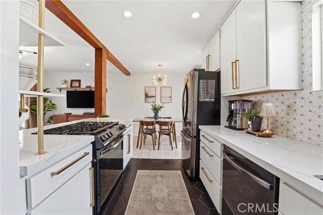 2157 Gale Avenue, Long Beach, CA 90810