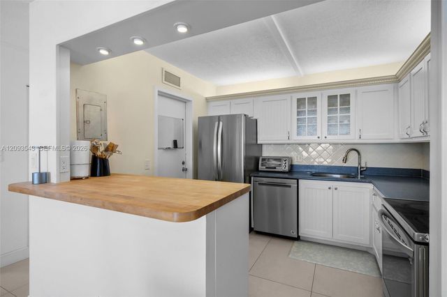 2201 S Ocean Drive 1102, Hollywood, FL 33019