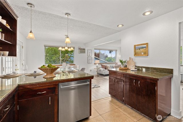 2001 NE 12th Street, Renton, WA 98056