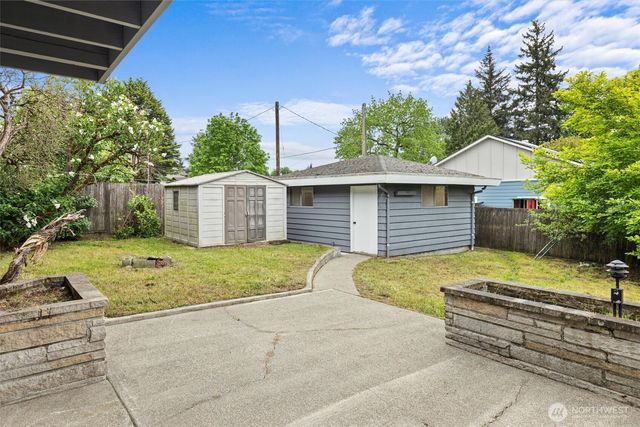 2001 NE 12th Street, Renton, WA 98056