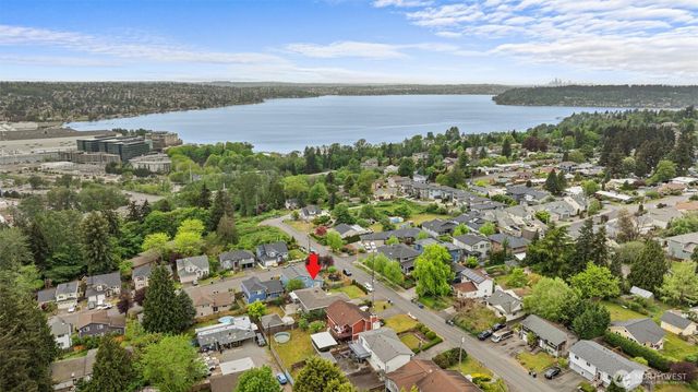 2001 NE 12th Street, Renton, WA 98056