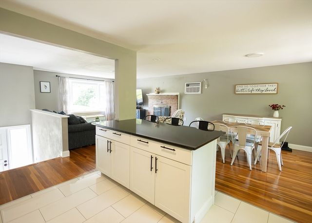 7 Alvirne Dr, Hudson, NH 03051
