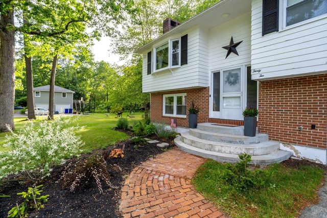 7 Alvirne Dr, Hudson, NH 03051
