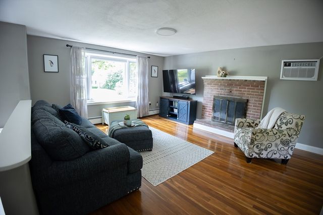 7 Alvirne Dr, Hudson, NH 03051