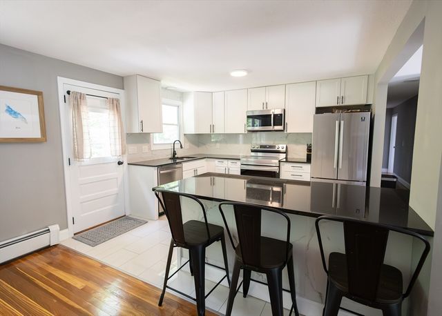 7 Alvirne Dr, Hudson, NH 03051