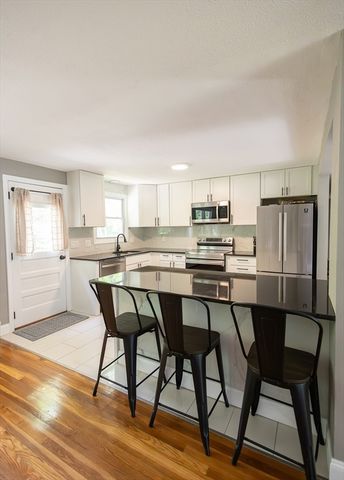 7 Alvirne Dr, Hudson, NH 03051