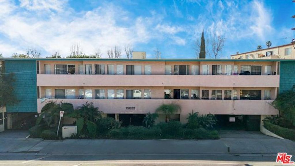 15022 Vanowen Street, Van Nuys (los Angeles), CA 91405