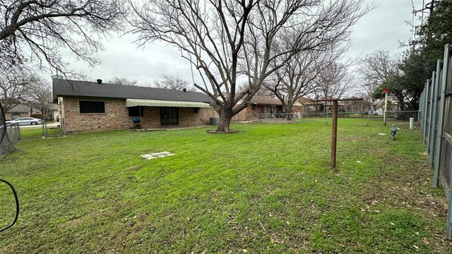 5916 Kary Lynn Drive S, Watauga, TX 76148
