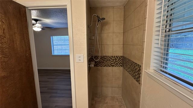 5916 Kary Lynn Drive S, Watauga, TX 76148