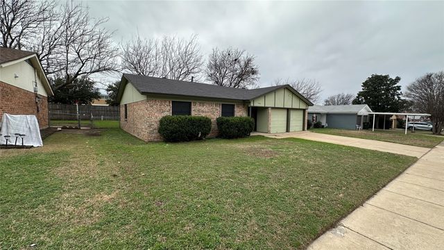 5916 Kary Lynn Drive S, Watauga, TX 76148