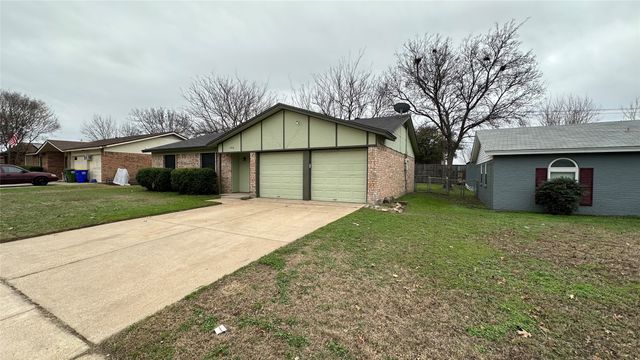 5916 Kary Lynn Drive S, Watauga, TX 76148