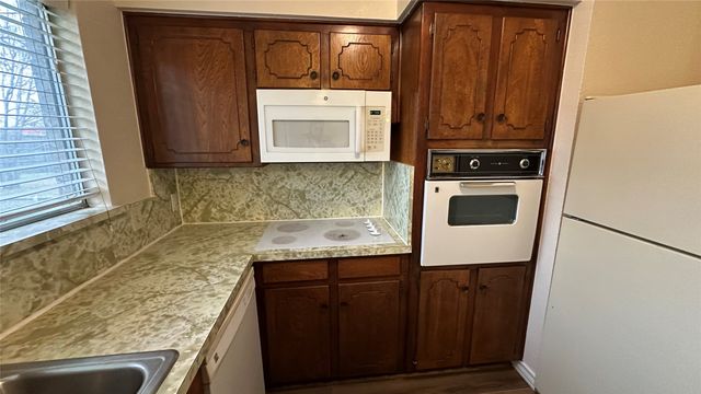 5916 Kary Lynn Drive S, Watauga, TX 76148