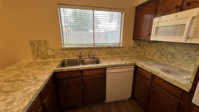 5916 Kary Lynn Drive S, Watauga, TX 76148
