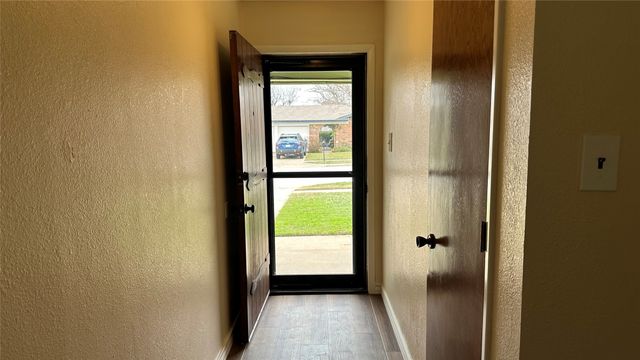5916 Kary Lynn Drive S, Watauga, TX 76148