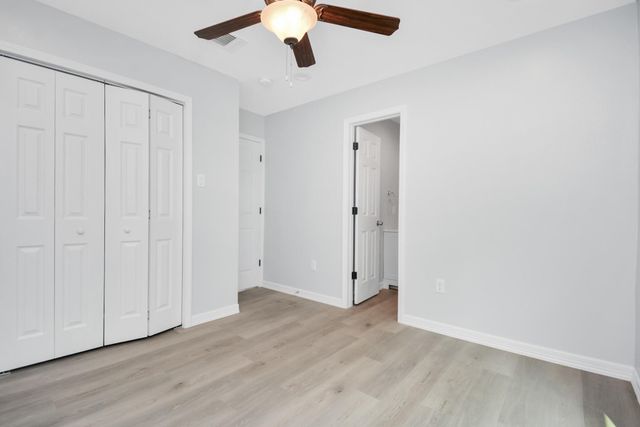 8595 Parkway Dr B, Houston, TX 77088