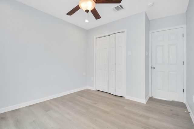 8595 Parkway Dr B, Houston, TX 77088