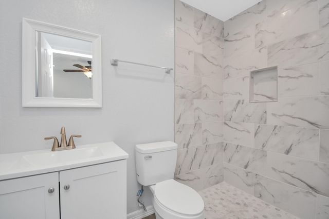 8595 Parkway Dr B, Houston, TX 77088