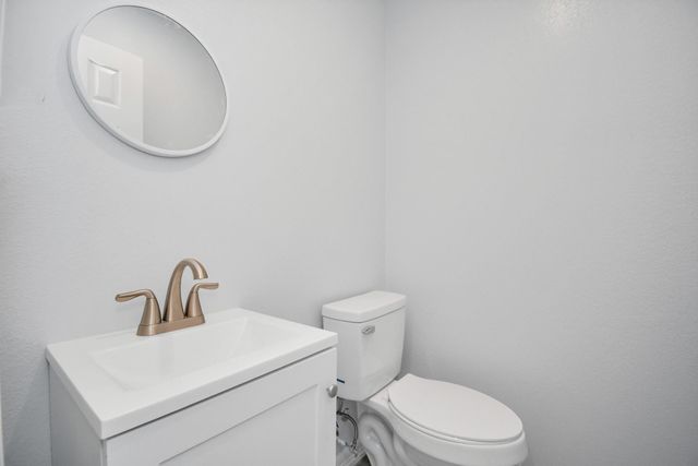8595 Parkway Dr B, Houston, TX 77088