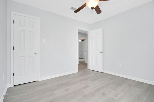 8595 Parkway Dr B, Houston, TX 77088