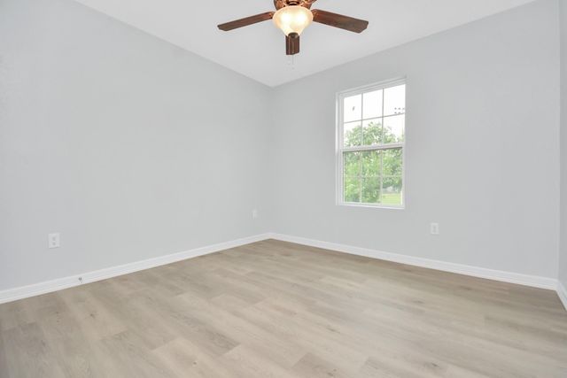 8595 Parkway Dr B, Houston, TX 77088