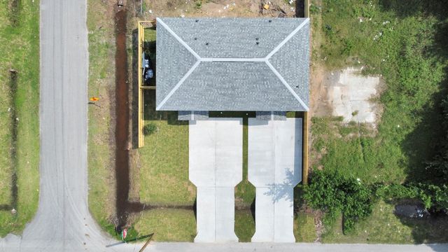 8595 Parkway Dr B, Houston, TX 77088
