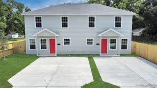 8595 Parkway Dr B, Houston, TX 77088