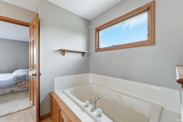 3518 Flowing Brook Drive, Fort Wayne, IN 46818