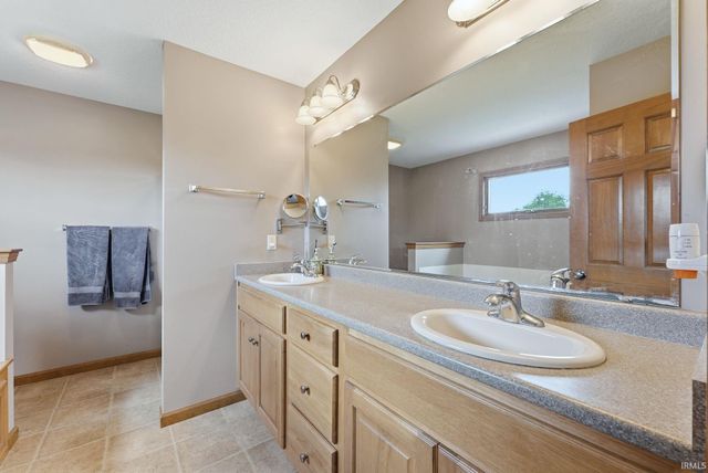 3518 Flowing Brook Drive, Fort Wayne, IN 46818