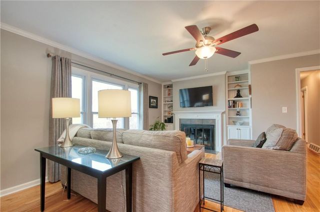 9042 Holly Street, Kansas City, MO 64114