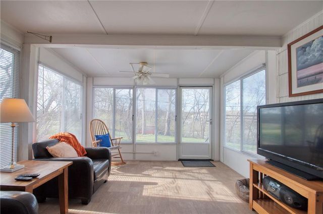 9042 Holly Street, Kansas City, MO 64114