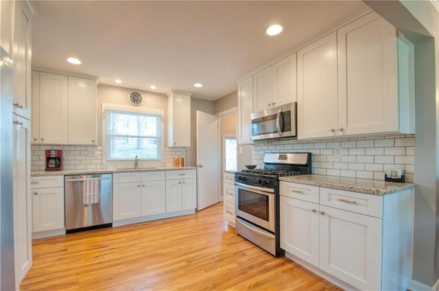 9042 Holly Street, Kansas City, MO 64114