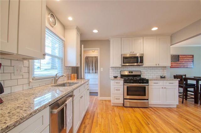 9042 Holly Street, Kansas City, MO 64114