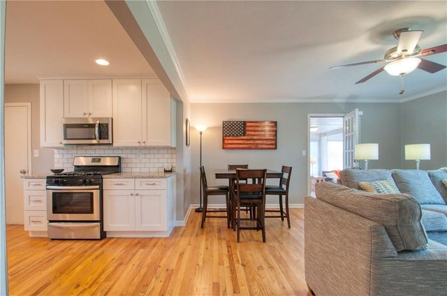 9042 Holly Street, Kansas City, MO 64114