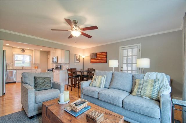 9042 Holly Street, Kansas City, MO 64114