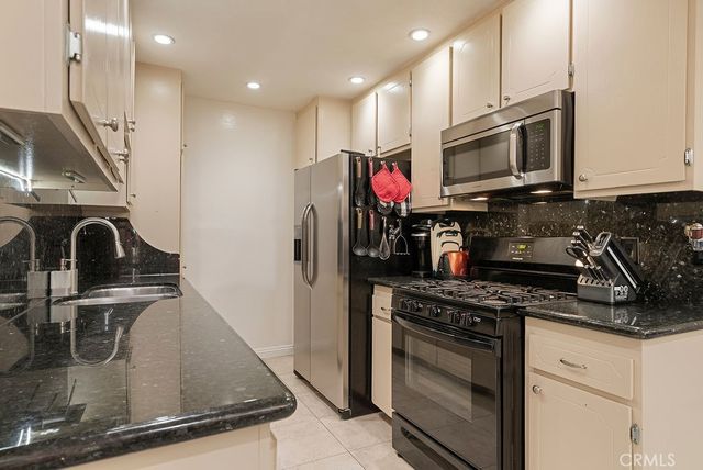 555 D, Upland, CA 91786