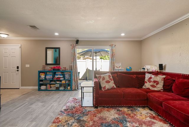 555 D, Upland, CA 91786