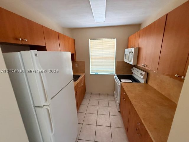1154 W 35th St 223, Hialeah, FL 33012