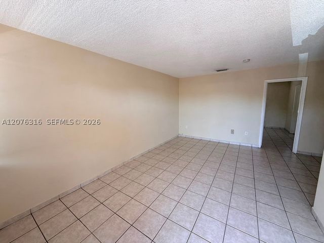 1154 W 35th St 223, Hialeah, FL 33012