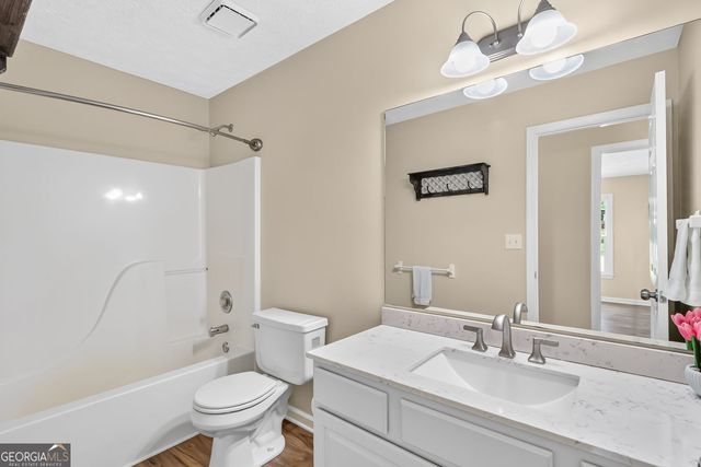 3190 Lakecrest Drive, Dacula, GA 30019
