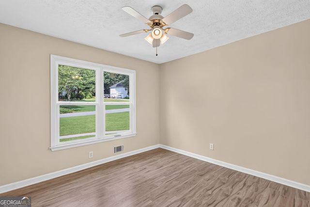3190 Lakecrest Drive, Dacula, GA 30019