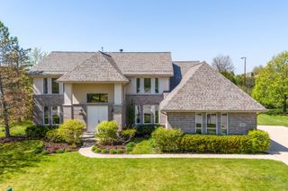 2890 Daulton Drive, Buffalo Grove, IL 60089