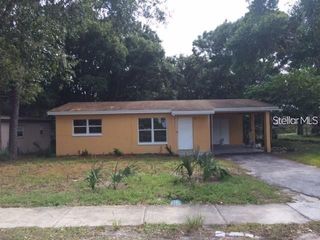 720 E SPRUCE STREET, Tarpon Springs, FL 34689