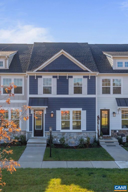 8 WOODBURN RD, Charlottesville, VA 22901
