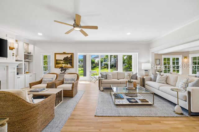 55 Crosstree Dr, Hilton Head Island, SC 29926