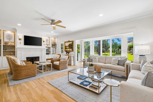 55 Crosstree Dr, Hilton Head Island, SC 29926