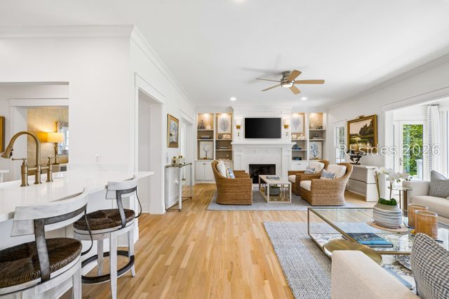 55 Crosstree Dr, Hilton Head Island, SC 29926