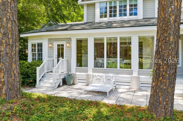 55 Crosstree Dr, Hilton Head Island, SC 29926
