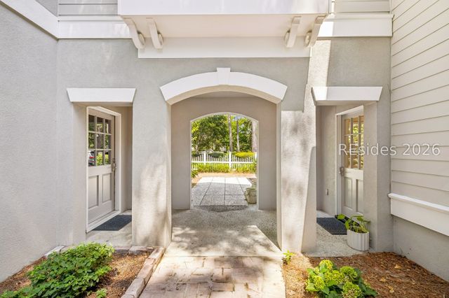 55 Crosstree Dr, Hilton Head Island, SC 29926