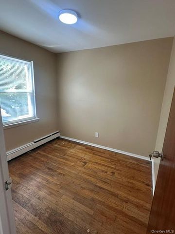 30-29 70th 2nd floor, East Elmhurst, NY 11370